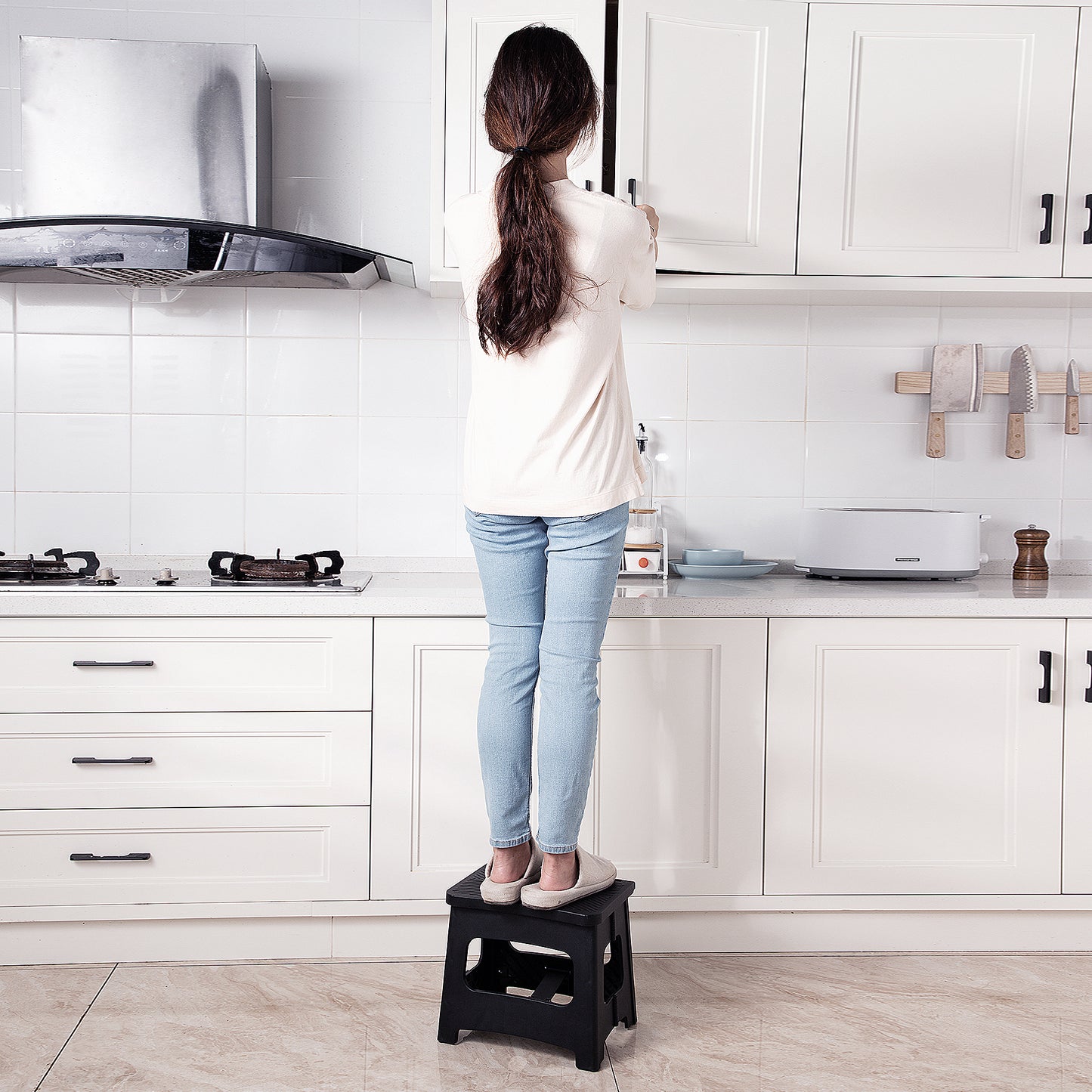Folding Plastic Step Stool – Durable, Non-Slip Surface & Supports Up to 300lbs